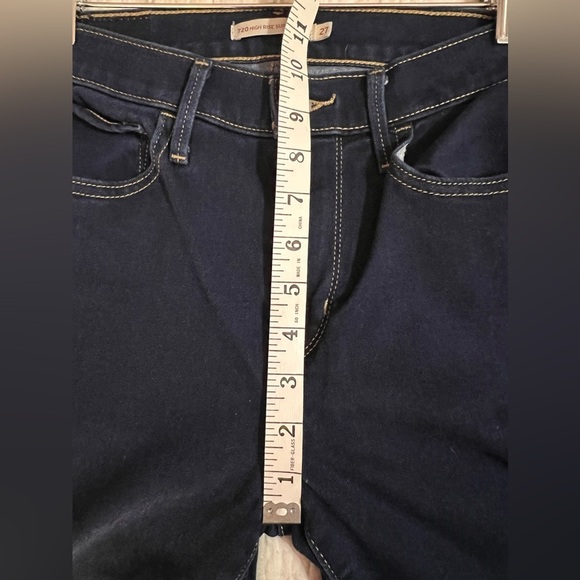 Levi’s 720 High Rise Skinny in Excellent condition Dark Wash Size 27 - Picture 6 of 7